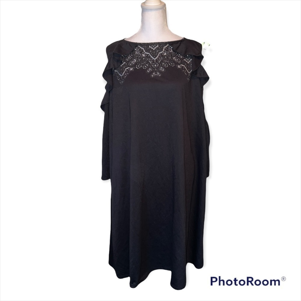 Last Chance Isabel Maternity Cold Shoulder‎ Ruffle Dress Laser Cut Lace Yoke Med